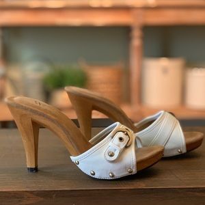 ✨SOLD✨Cute white heels with buckle.